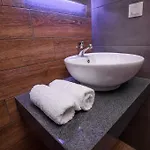Yakinthos Hotell