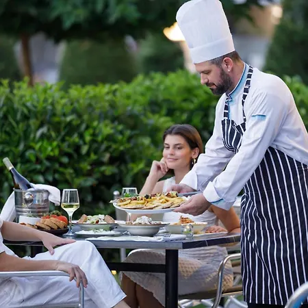 Yakinthos Otel Paralía