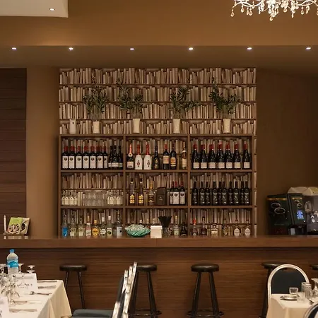 Otel Yakinthos Paralía