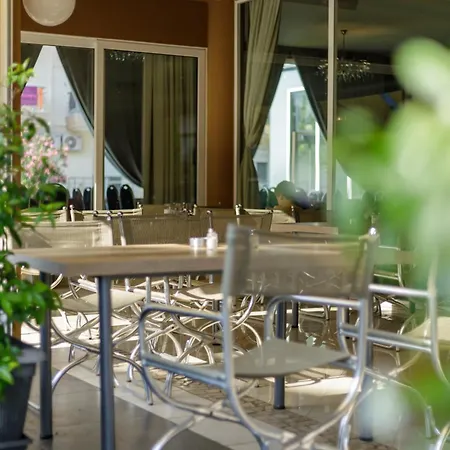 Yakinthos Hotel