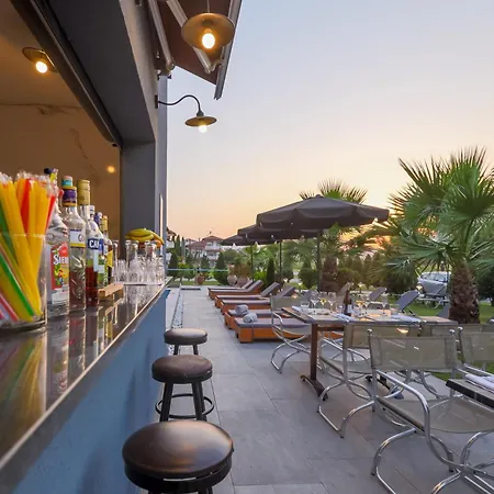 Yakinthos فندق Paralía