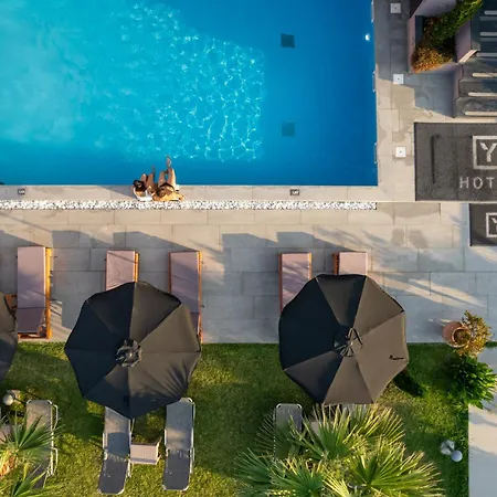 Yakinthos Hotel 3*