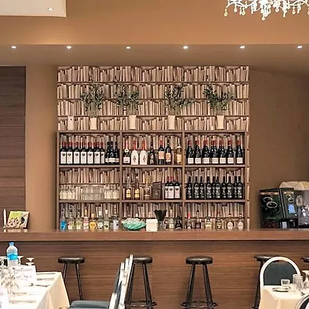 Yakinthos Szálloda 3*